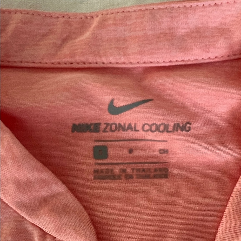 NWOT Nike Women’s Zonal Cooling Peach Golf/Tennis Tee, Size Small